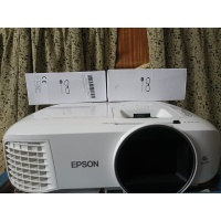 EPSON HOME CINEMA 2100,3-D PROJECTOR W/ REMOTE   2 x 3D glassess